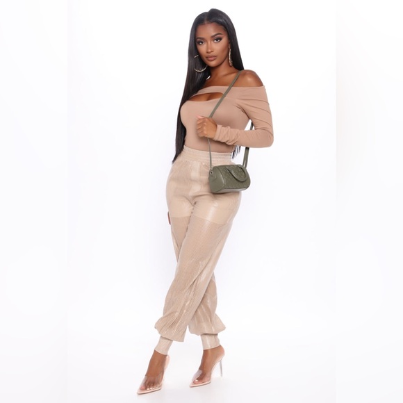 Fashion Nova Show some knowledge off shoulder bodysuit - mocha - Picture 4 of 12